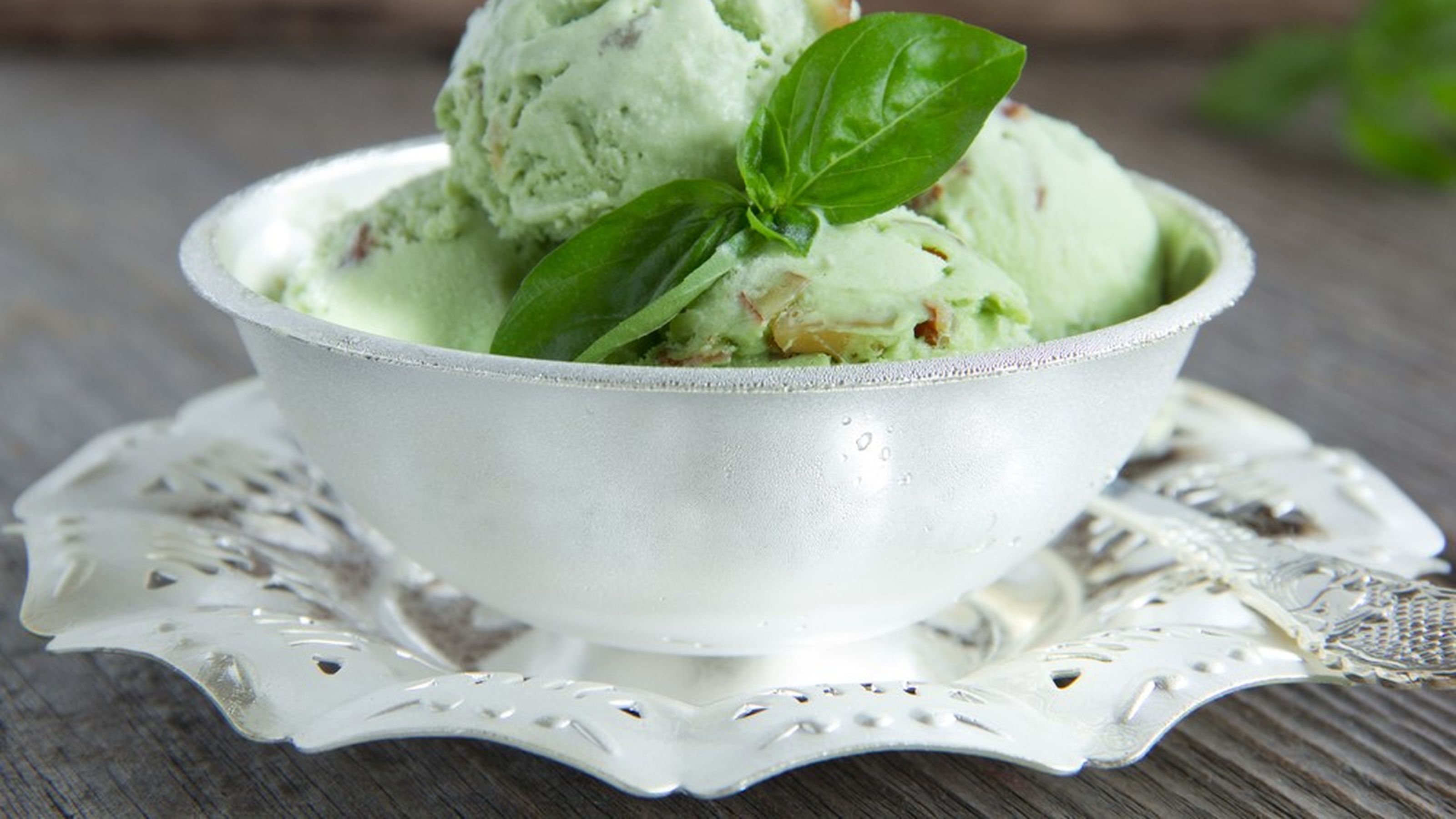gelato al basilico