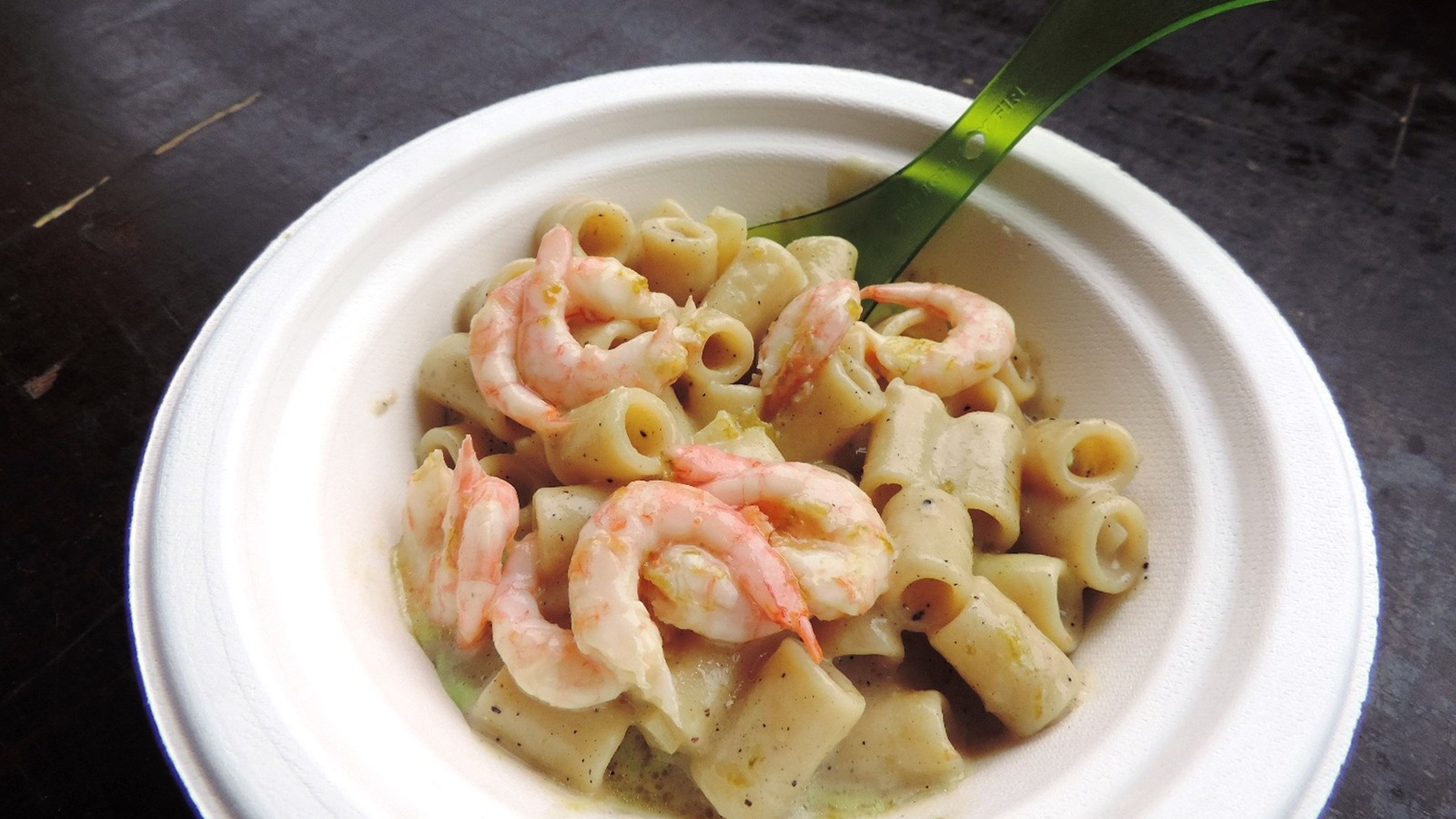 Gli gnocchetti di ziti cacio e pepe con crema di piselli e gamberi al lime di Heinz Beck