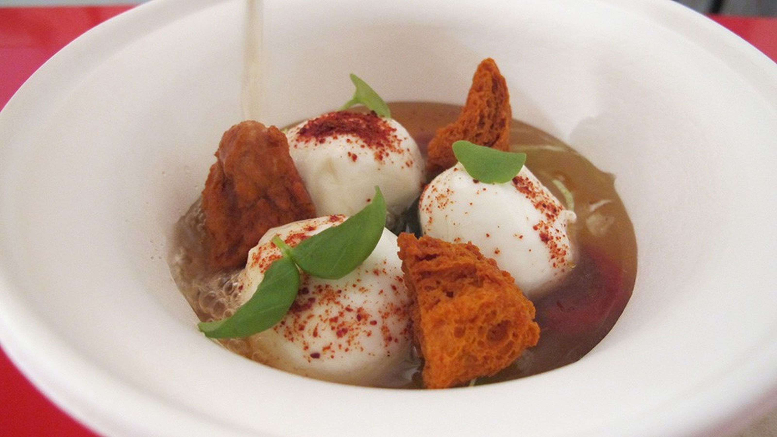 Caprese tiepida, liquida e affimicata di Francesco Apreda