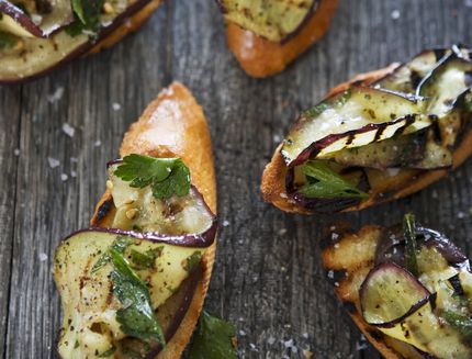 Crostini con melanzana