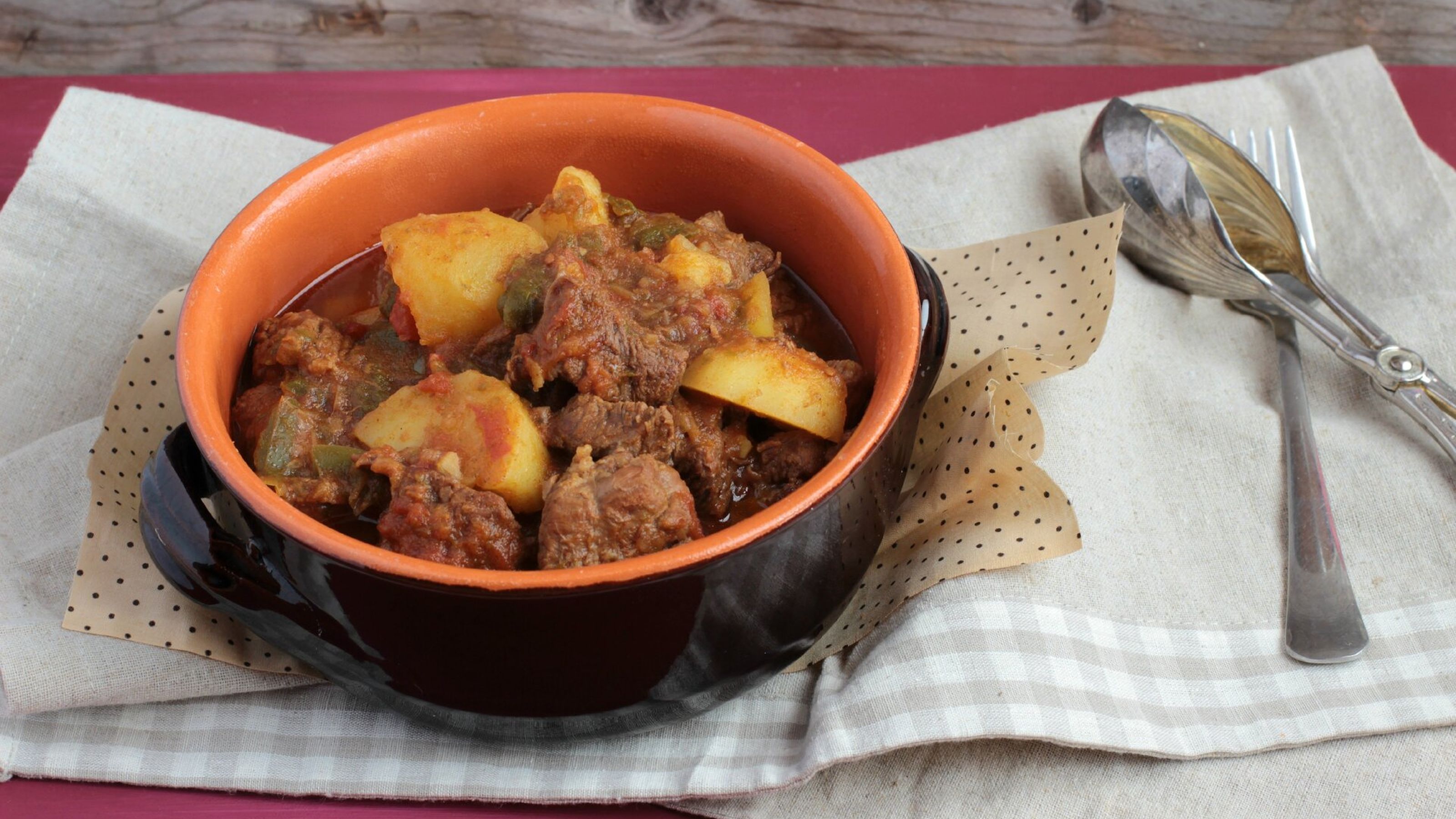 Il gulash, piatto di manzo ungherese