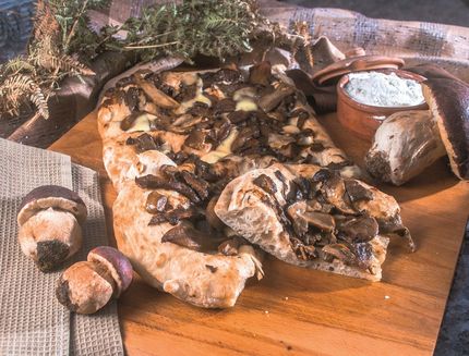 pizza-rovesciata-con-funghi-porcini-e-toma_a132