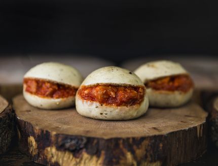 _MATRU _C’era un cinese ad Amatrice_ panini cinesi al pepe cotti al vapore con maiale stufato all’amatriciana e pecorino
