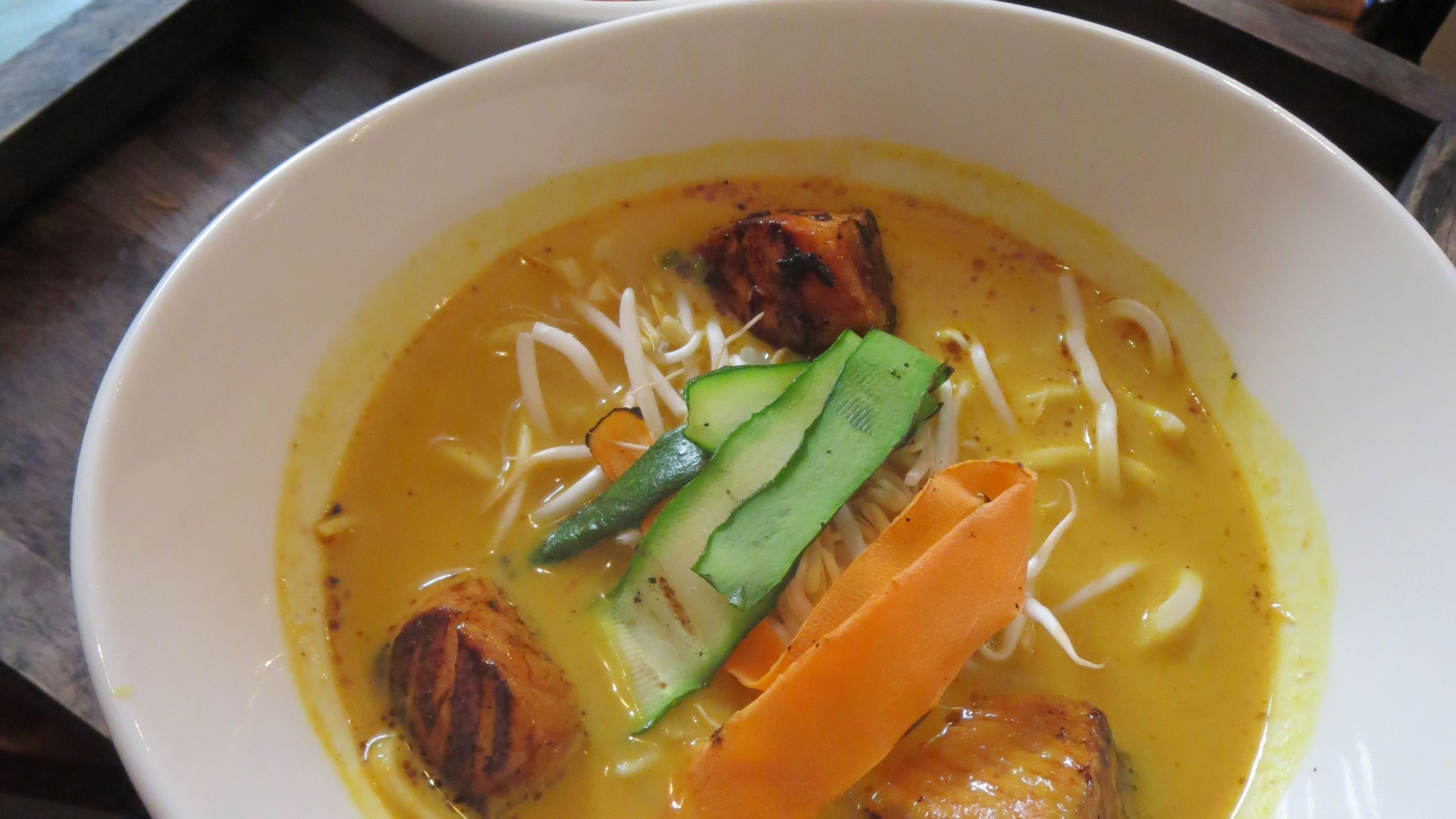 fishbar thai soup e insalata con sgombro