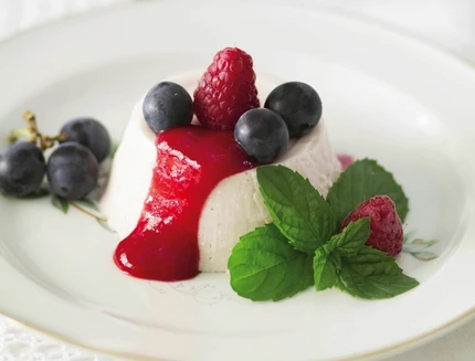 Panna cotta con salsa all’uva e lamponi al bimby