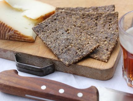 crackers-di-lenticchie-e-mandorle-con-semi-di-sesamo-con-il-bimby-a0839