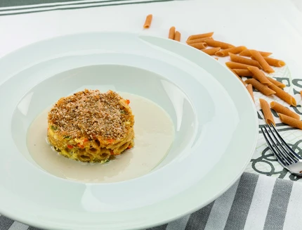 frittata-di-penne-integrali-alle-verdure-su-fonduta-di-gorgonzola-a1907-13