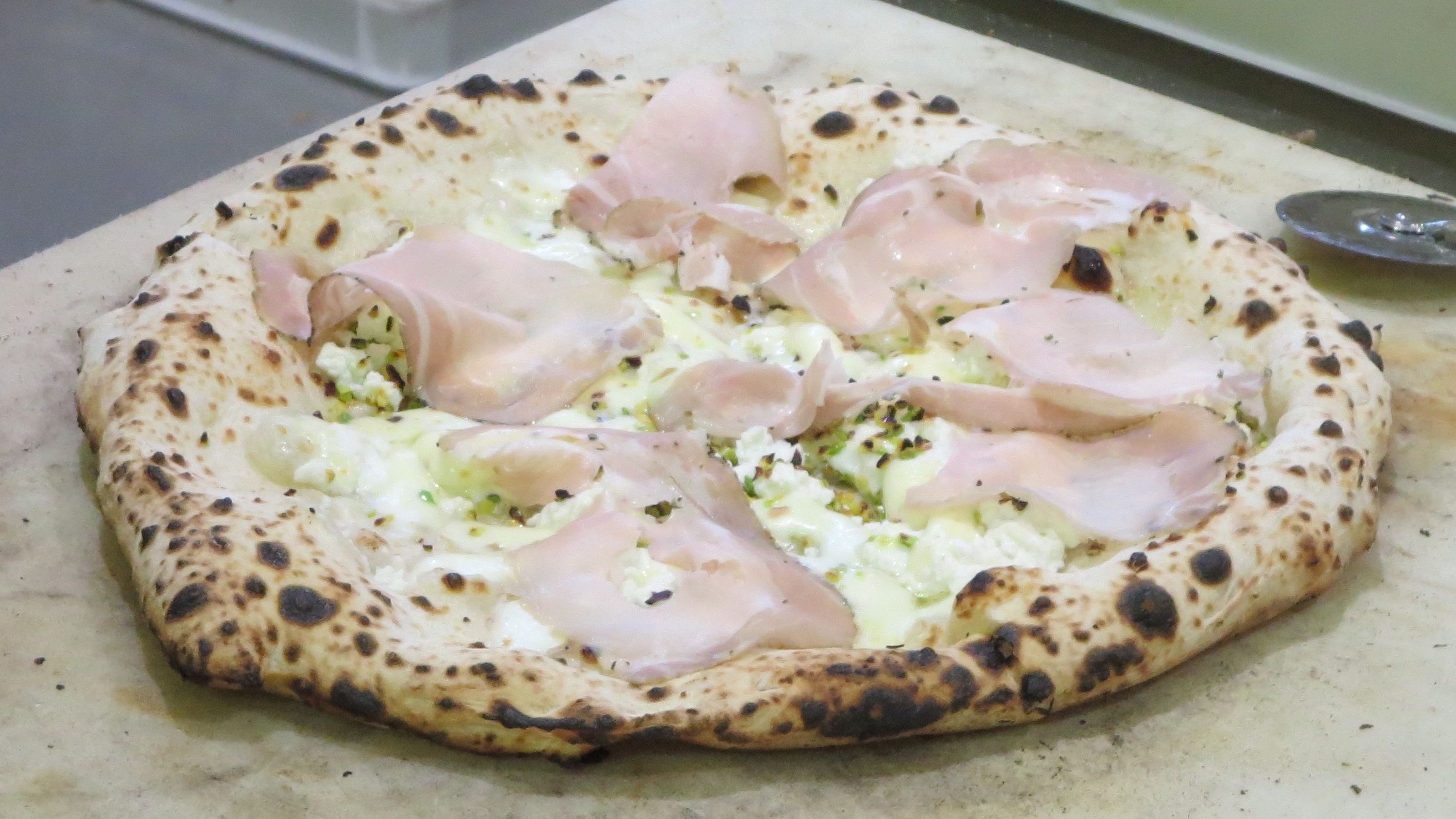 finale giulio rega pizza ricotta pistacchi carne tipo porchetta 2