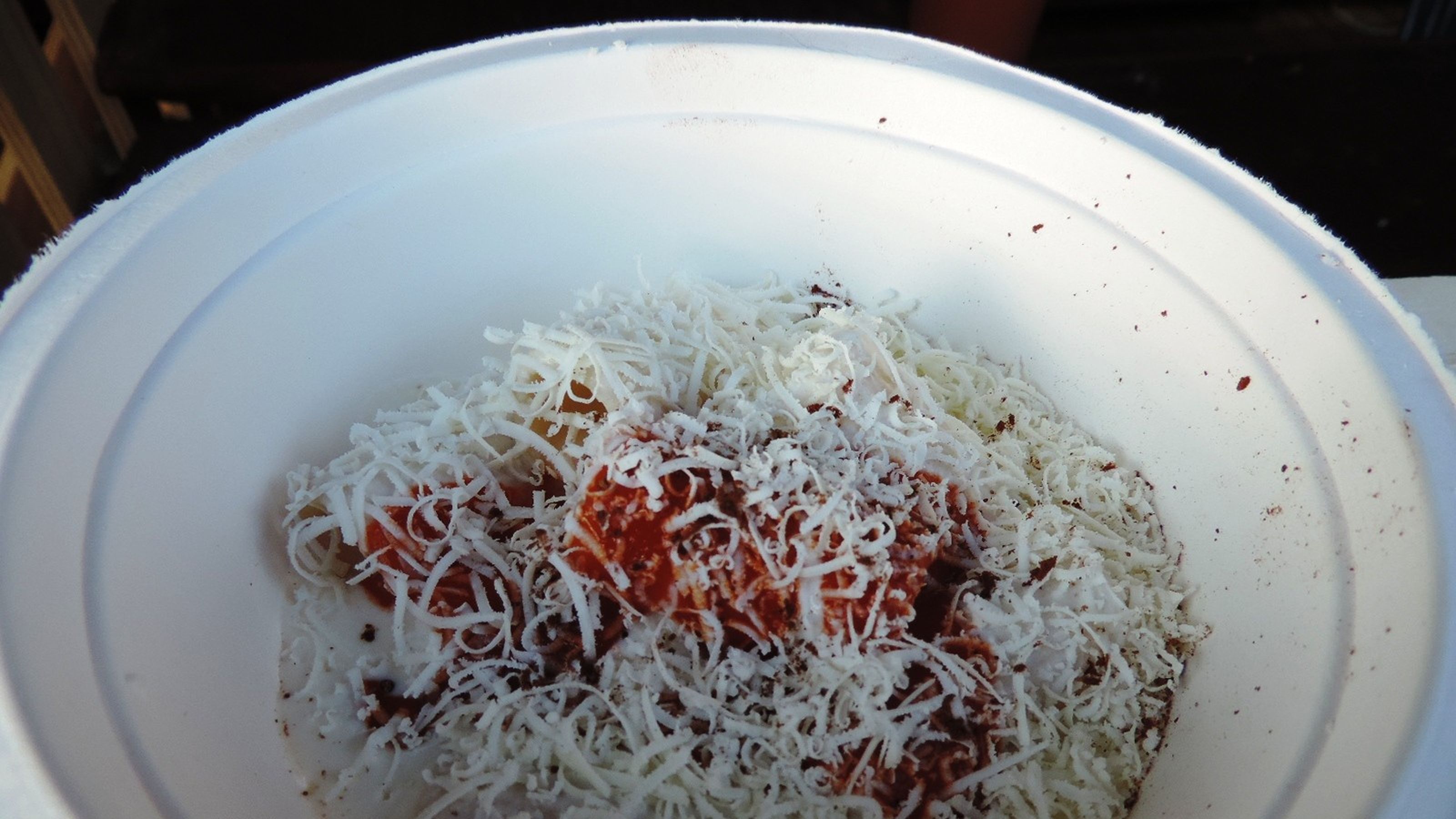 La pasta alla norma con crema di ricotta affumicata, melanzane, cardamomo e cacao dello chef Anthony Genovese