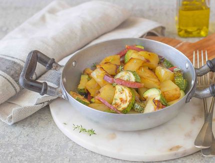 still-life-patate-e-zucchine-in-padella