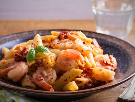 Pasta fredda con gamberetti