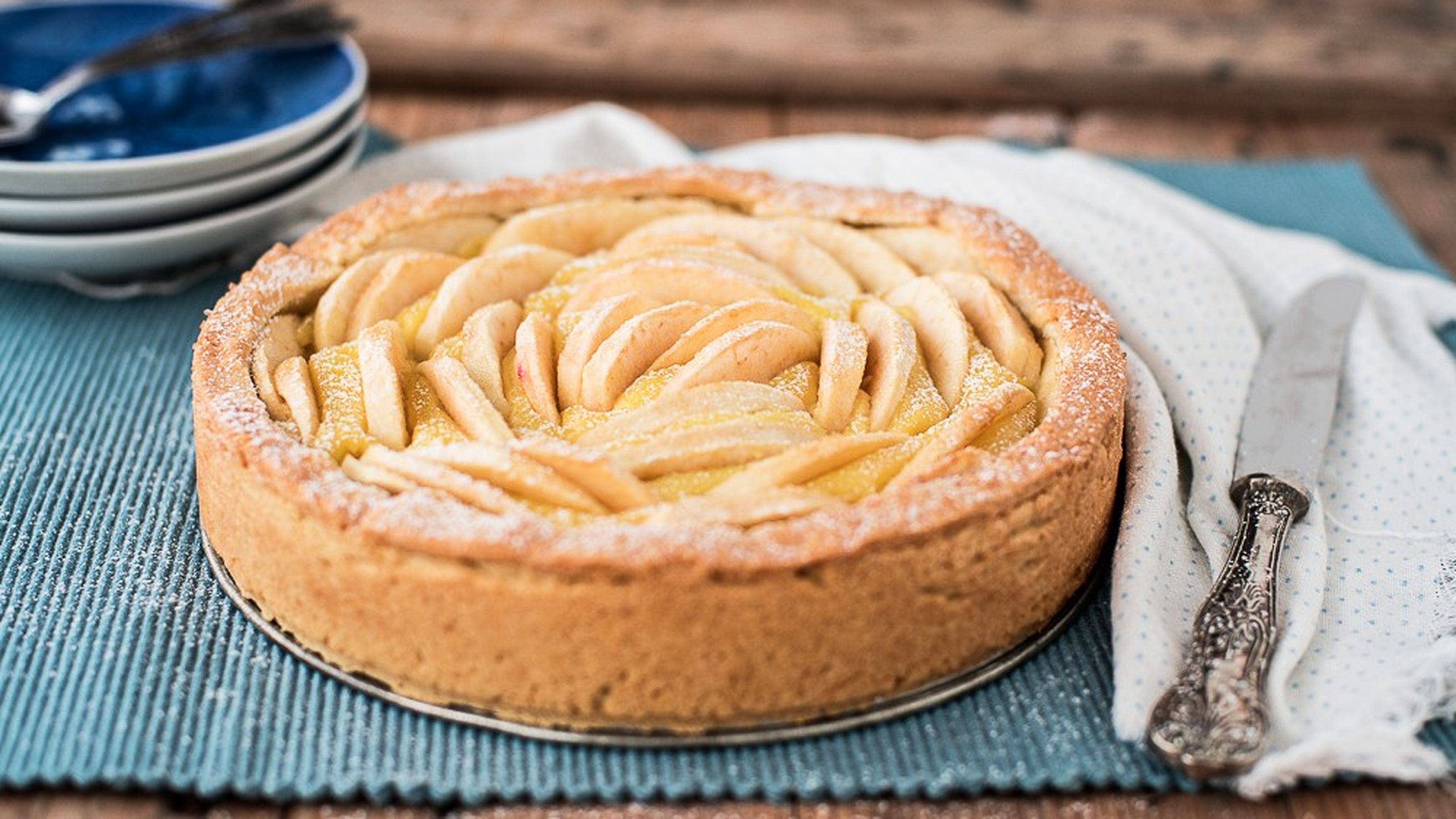 torta di mele con crema still life  (3)