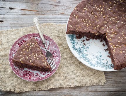 Still life2 torta nocciole e cioccolato
