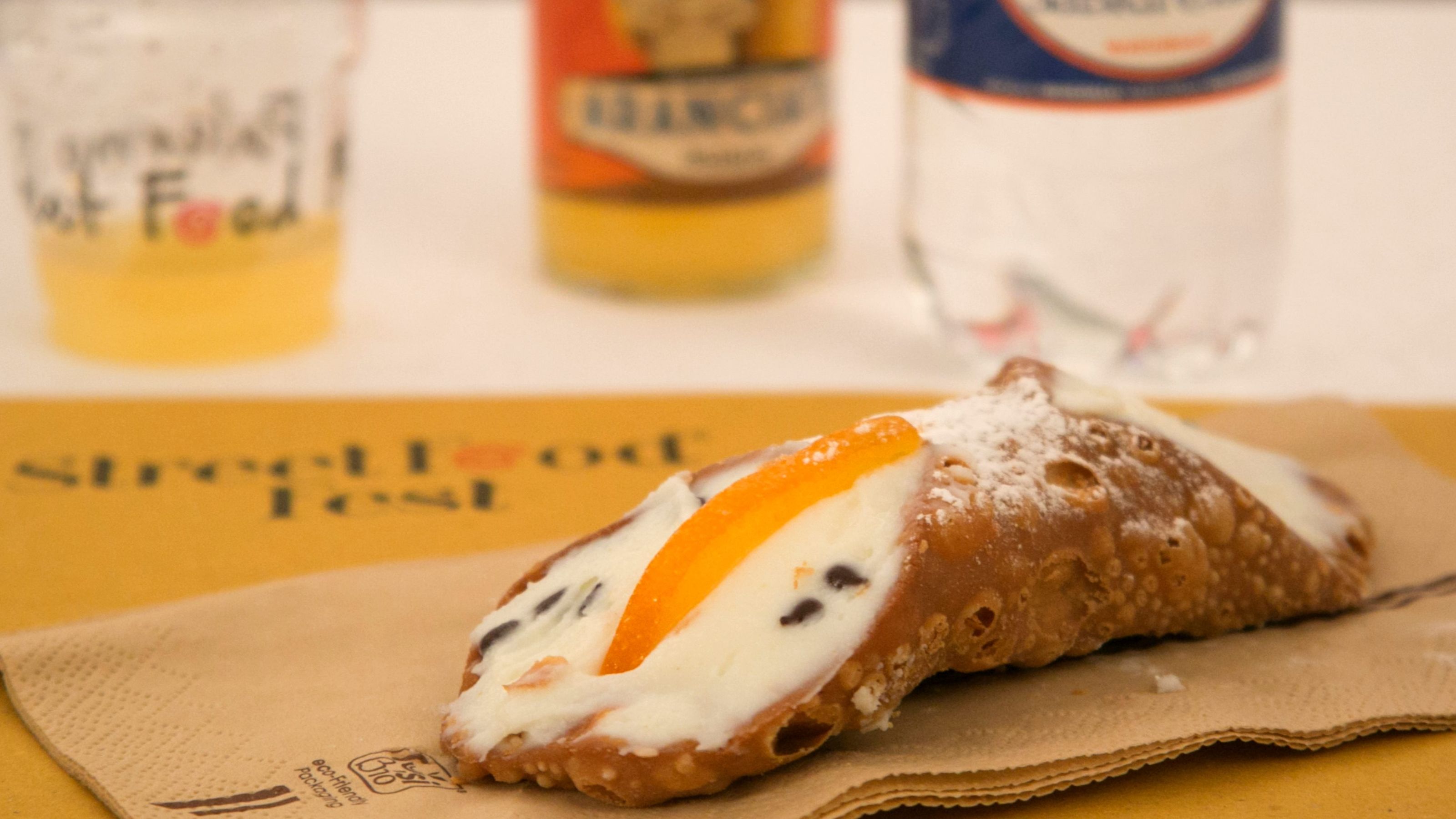 street-food-fest-palermo-cannolo-siciliano