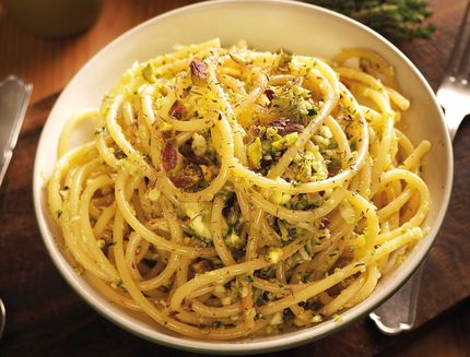 bimby-ecco-i-bucatini-con-pesto-di-zucchine-e-pistacchi-a0796