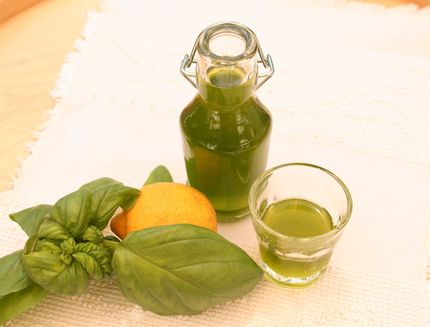 liquore-al-basilico-preparato-con-il-bimby-a1079