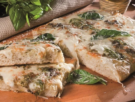 pizza-con-pesto-fresco-basilico-e-formaggi_a114