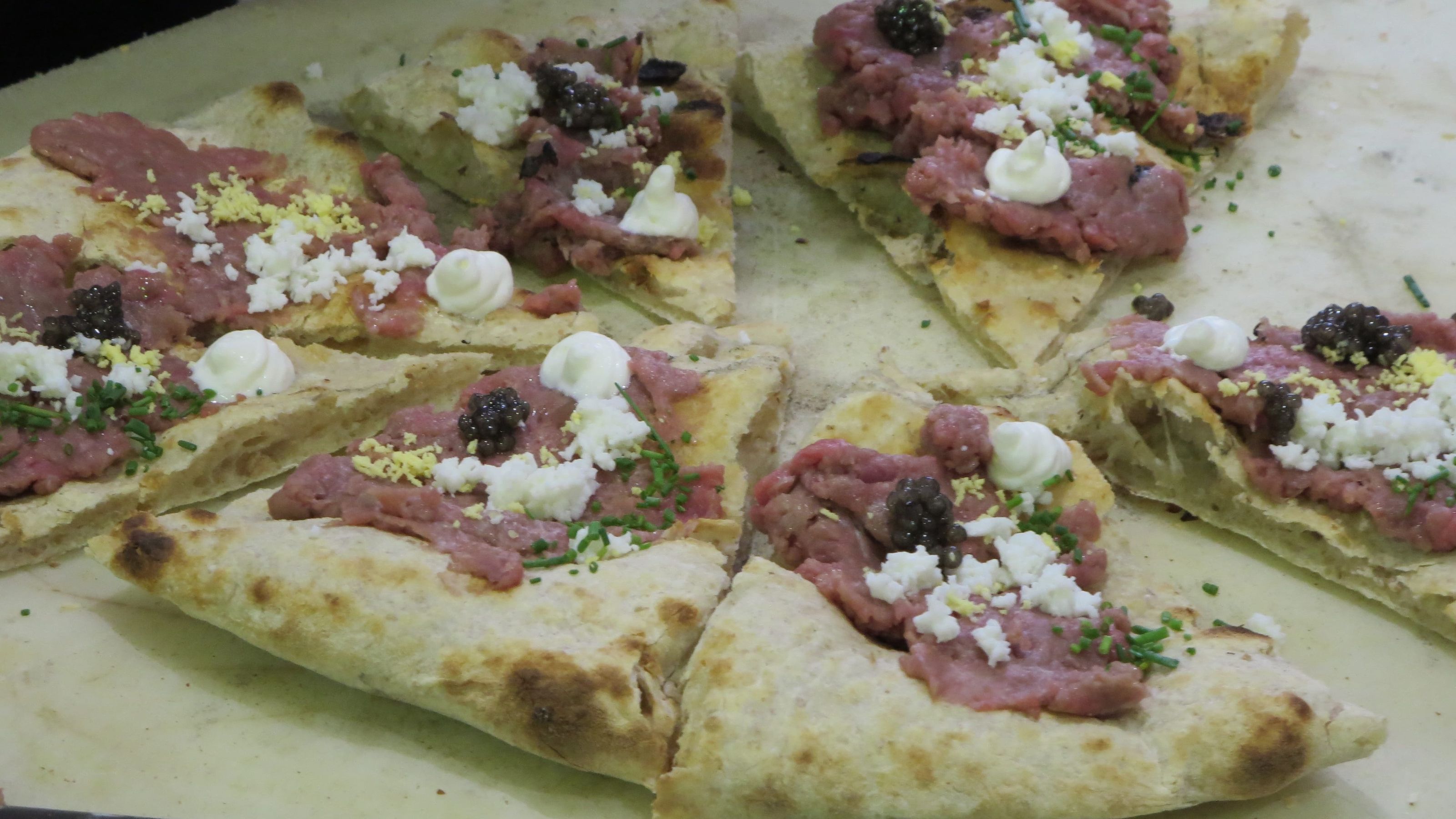 finale diego fiorenzano pizza tartare polvere d'uovo e panna acida-min
