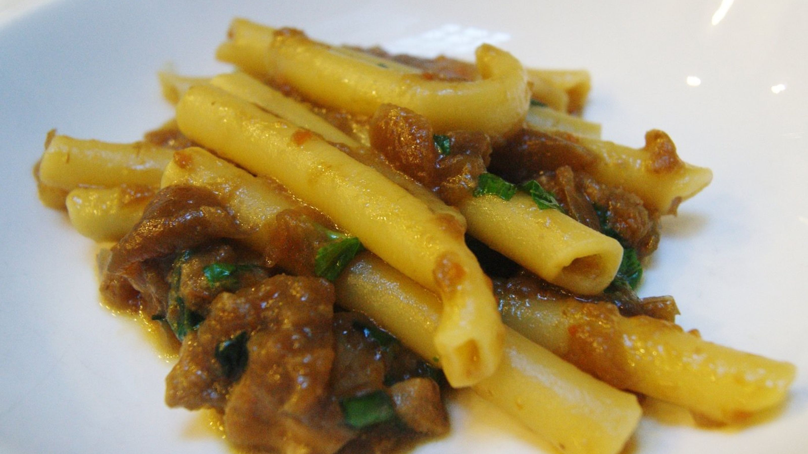 Ziti con genovese di tonno, Al Convento