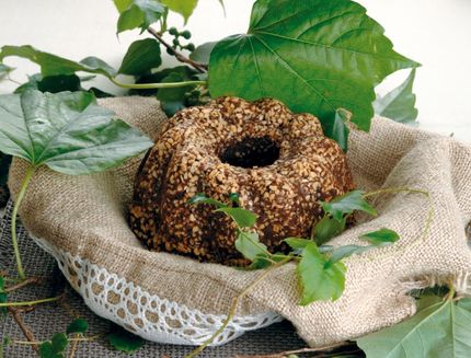 Dolce al cioccolato in crosta di nocciole
