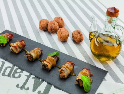 involtini-di-zucchine-e-pancetta-su-pesto-di-noci-a1970-12