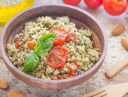 Still life insalata fredda di quinoa e lenticchie2