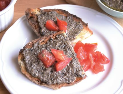 bimby-crostini-con-tapenade-e-dadolata-di-pomodoro-a1162