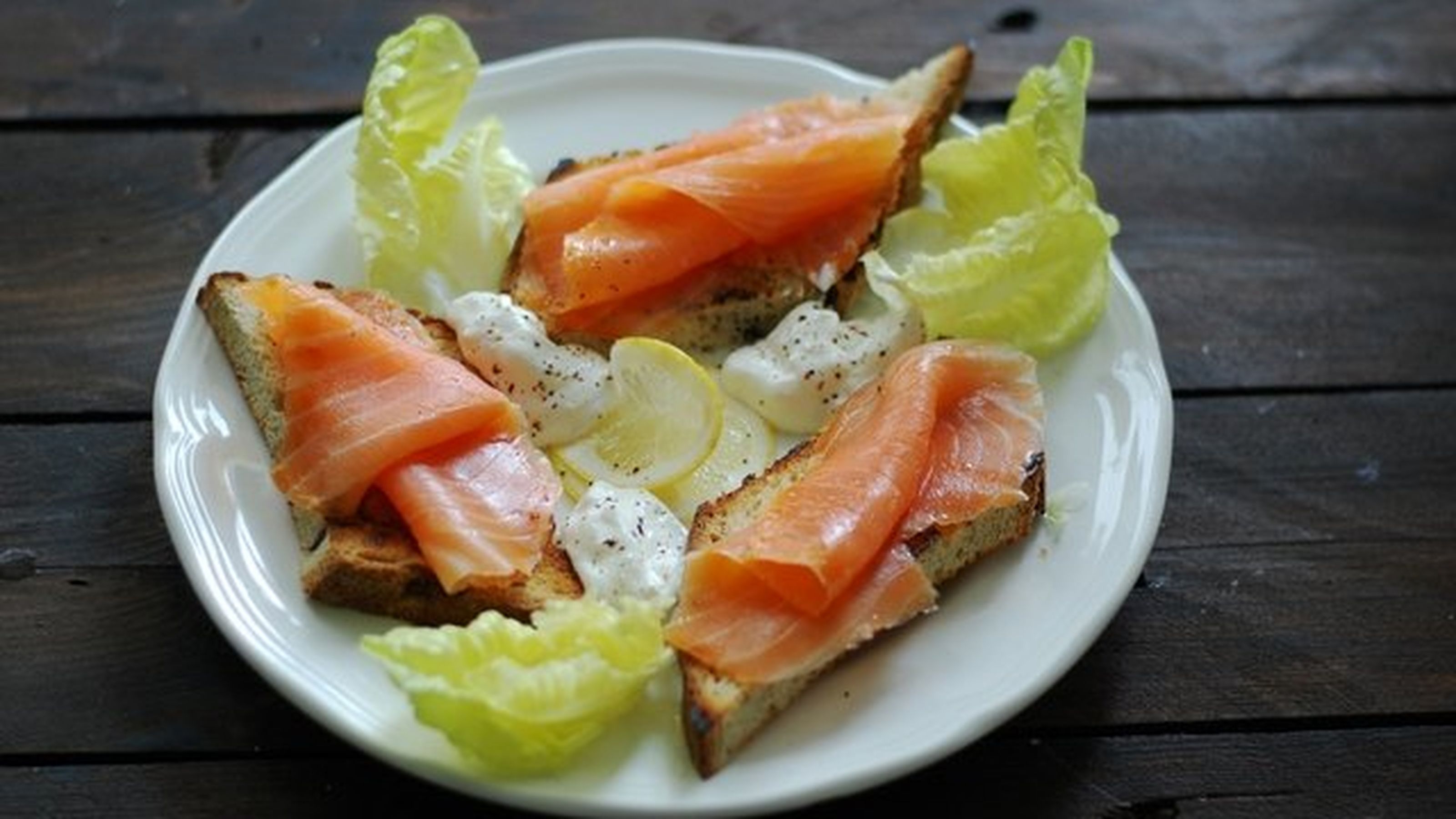 Crostini al salmone