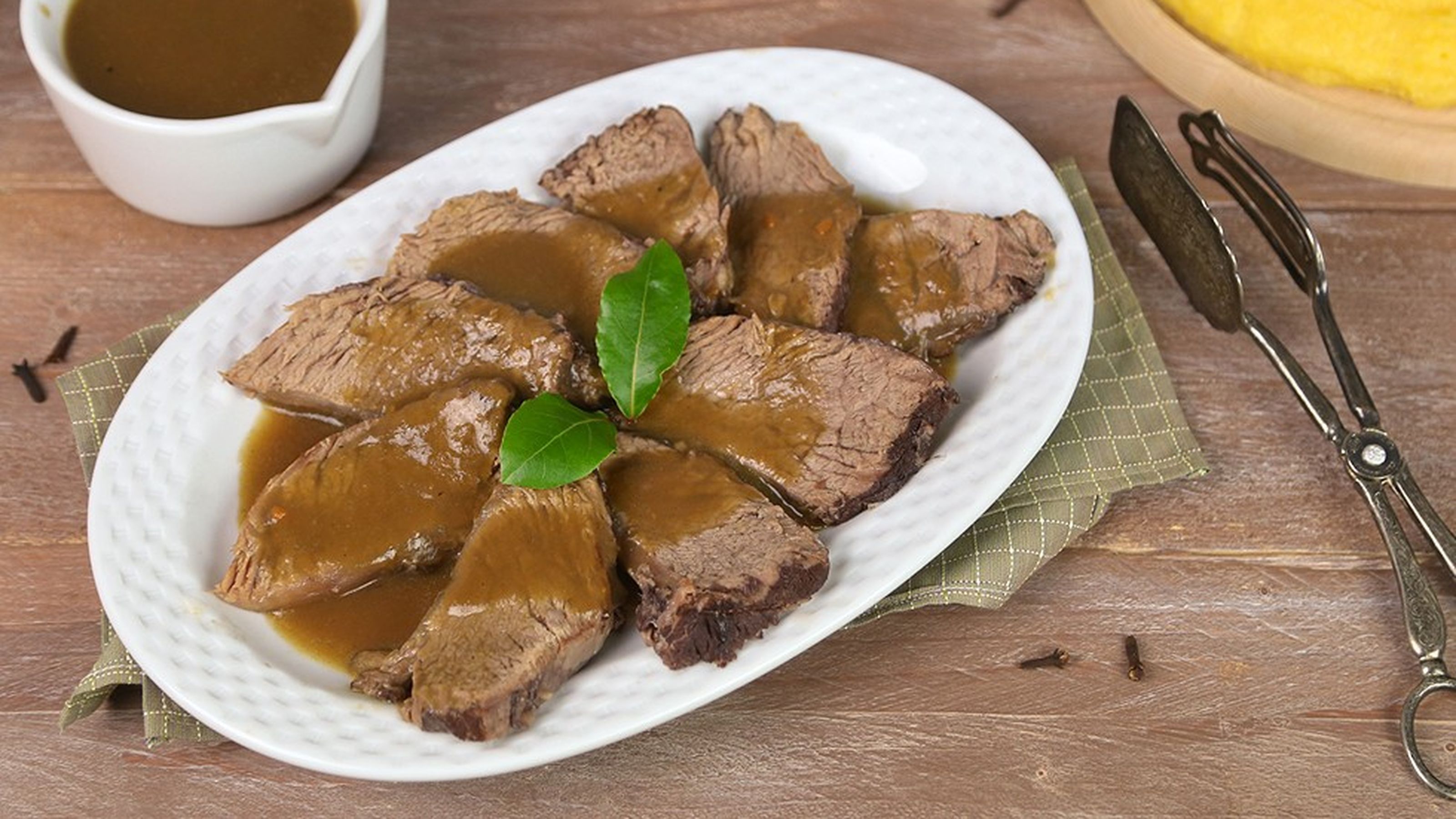 brasato con polenta in pentola a pressione
