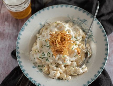 Spatzle in crema di formaggi con cipolla fritta (8)