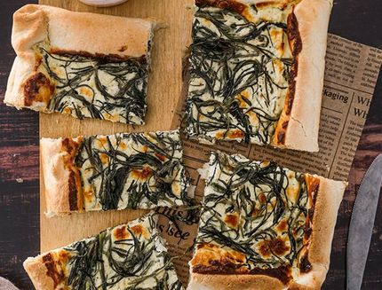 Torta salata di agretti e yogurt still