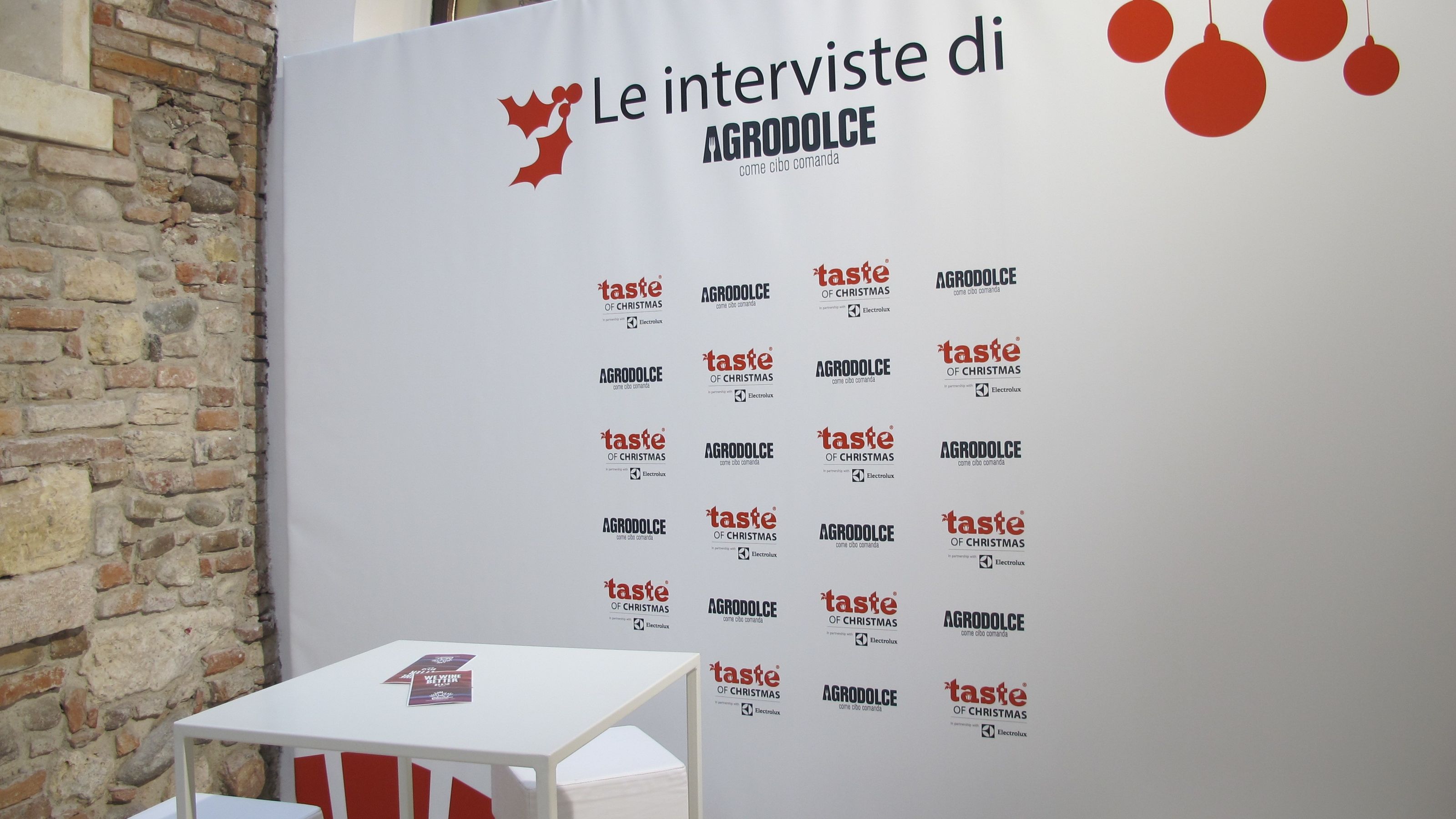 La parete delle interviste di Agrodolce. 