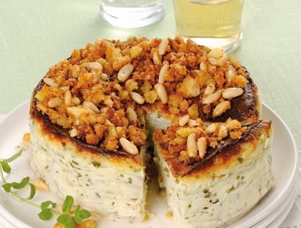 Ricotta-Kräuter-Kuchen mit Pinienkern-Brot-Crumble
