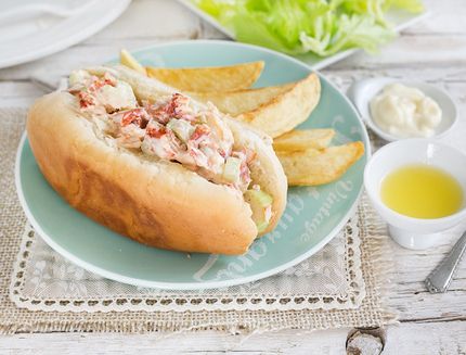 still_life_lobsterroll