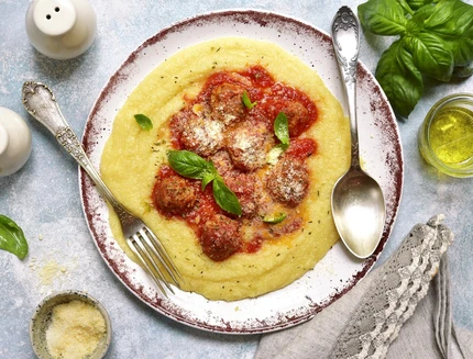 Polenta with meatballs in tomato sauce