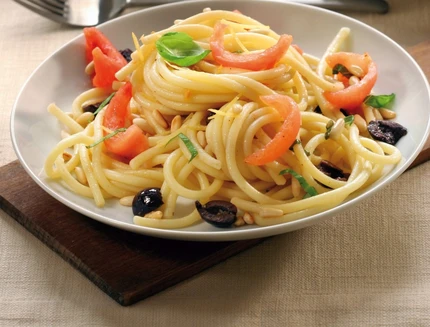 bucatini-pomodori-olive-e-pinoli-al-bimby-b1005