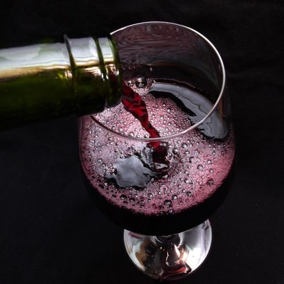 versare il vino