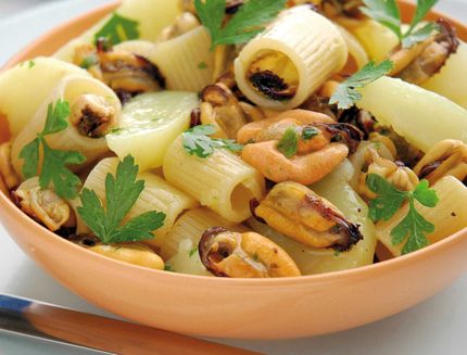 Pasta with potatoes and mussels, Italy
