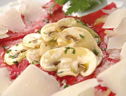 carpaccio-di-manzo-con-funghi-e-scaglie-di-grana-con-il-bimby-a0696