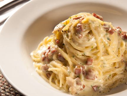 Pasta con pancetta affumicata e panna