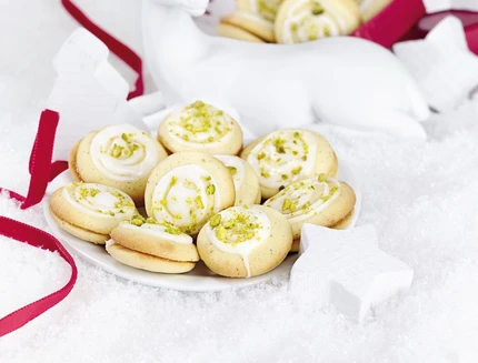 Orange anise cookies stuffed with marmelade