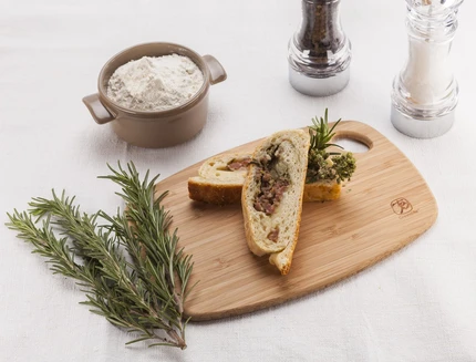 rustico con scarola, pinoli e salsiccia still