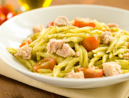 Pasta fredda pesto tonno e pomodorini