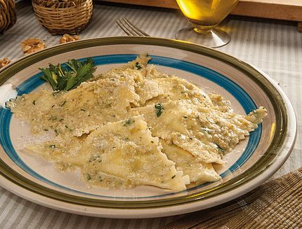 Ravioli magri con pinoli e noci b0477