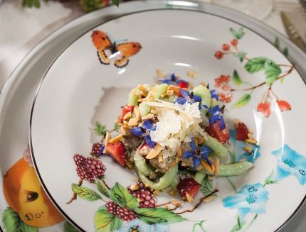 pici-verdi-con-salsiccia-fragole-mandorle-e-fiori-di-borragine_a500