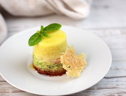 Flan colorati di verdure con cialda al parmigiano still 1