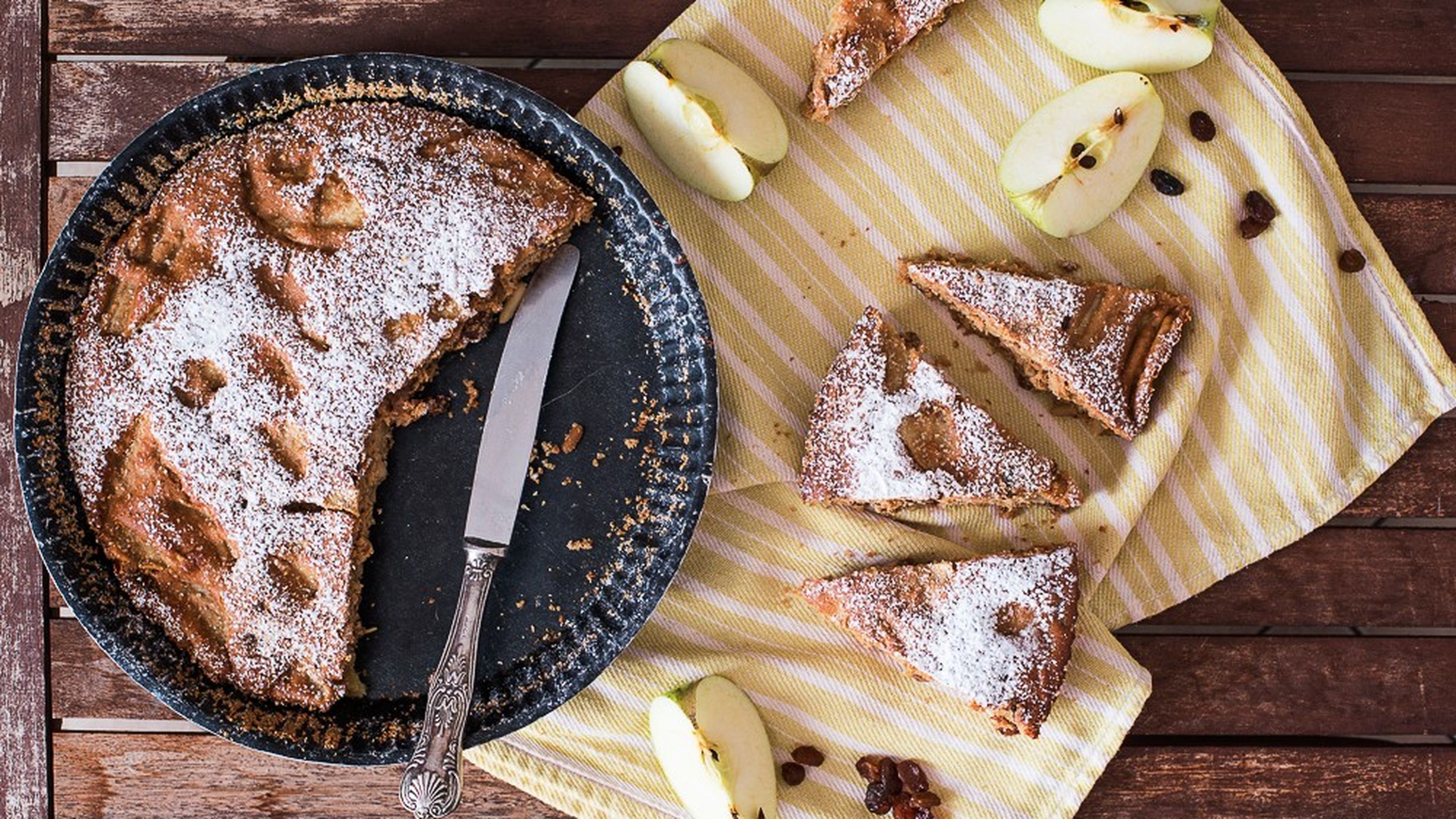torta rustica di mele still life  (2)
