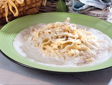 tagliatelle-cacio-e-pepe-con-crema-di-cavolfiori_a263
