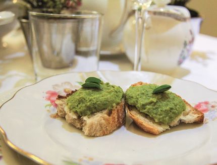 crostoni-di-pane-con-pate-di-piselli-verdi_a632