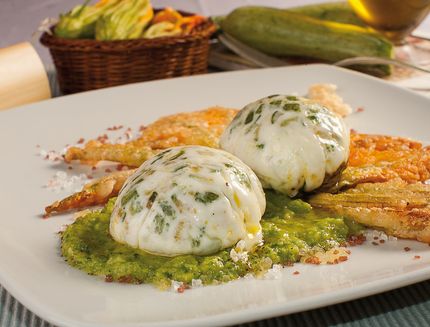 Uova farcite alle zucchine con fiori croccanti b0417